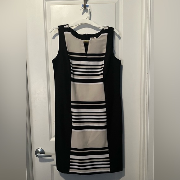 Emma & Michele shift dress - Picture 1 of 4